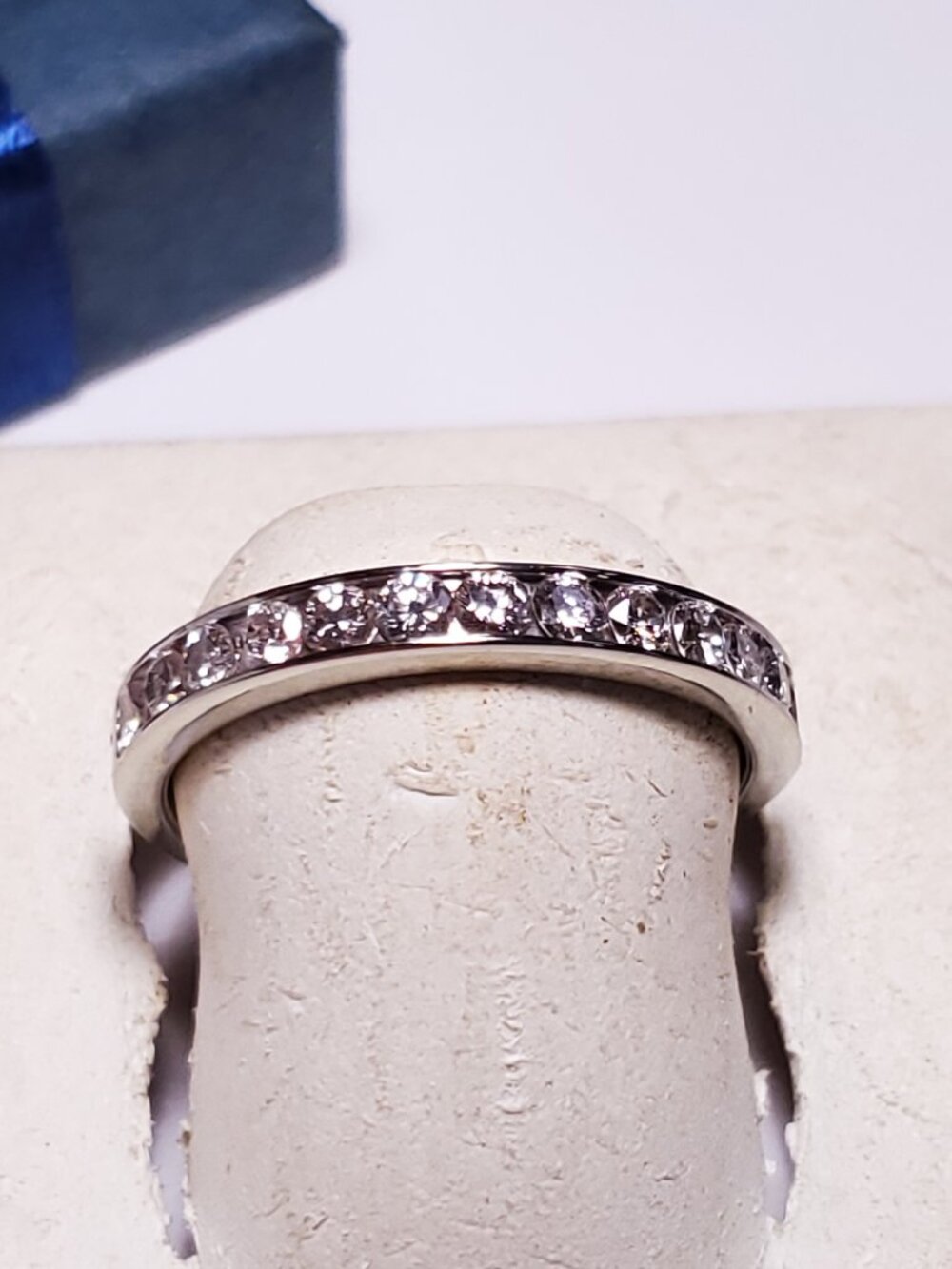 Estate 3/4ctw Natural Rd Diamond SI3 HI Channel 14Kt W/G Anniversary Band #24303
